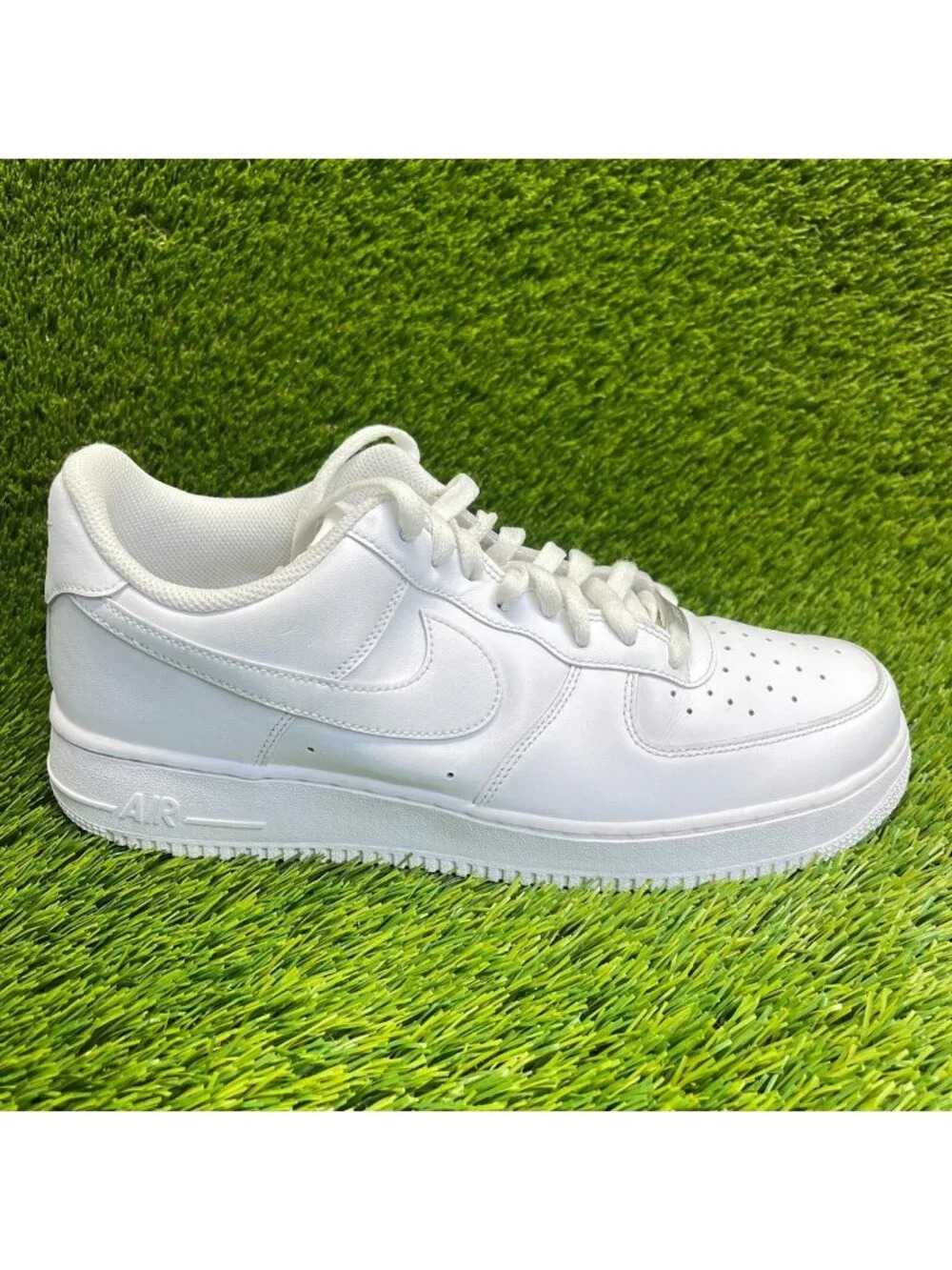 Nike Air Force 1 '07 Low Mens Size 11 White Athletic Lifestyle Shoes Sneakers